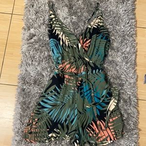 Palm leaves short romper